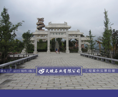 花岗岩石牌坊在园林绿化工程施工中的综合应用与实践